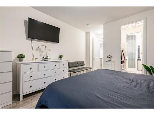 39 Cosmopolitan Common, St. Catharines, ON - Indoor Photo Showing Bedroom