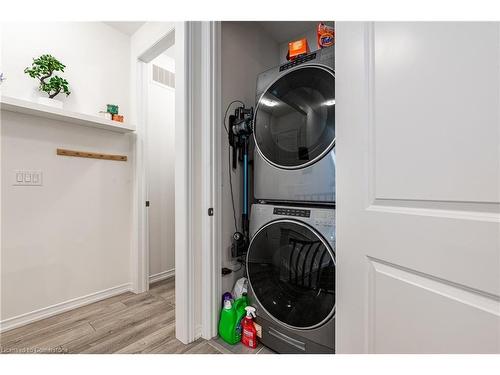 39 Cosmopolitan Common, St. Catharines, ON - Indoor Photo Showing Laundry Room