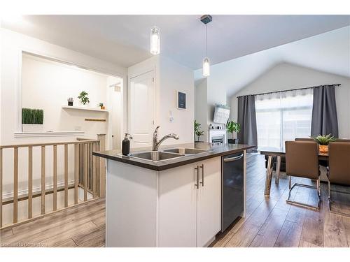 39 Cosmopolitan Common, St. Catharines, ON - Indoor Photo Showing Kitchen With Double Sink