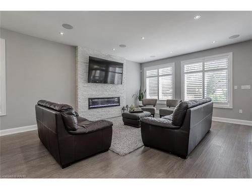 474 Dewitt Road, Stoney Creek, ON - Indoor Photo Showing Living Room With Fireplace