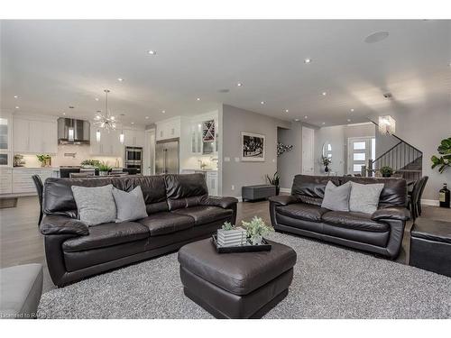 474 Dewitt Road, Stoney Creek, ON - Indoor Photo Showing Living Room