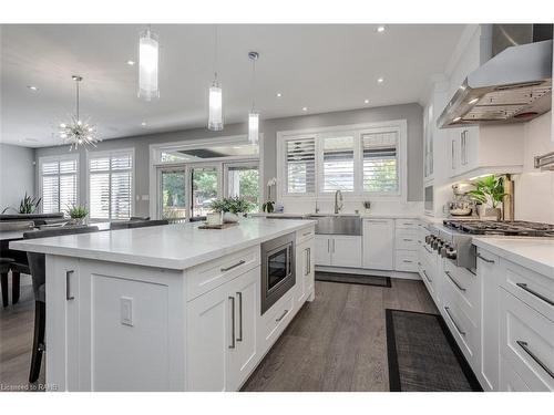 474 Dewitt Road, Stoney Creek, ON - Indoor Photo Showing Kitchen With Upgraded Kitchen