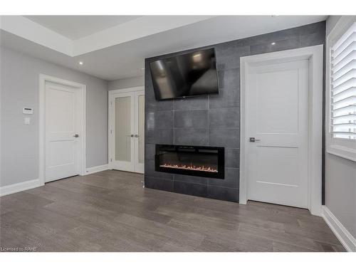 474 Dewitt Road, Stoney Creek, ON - Indoor Photo Showing Living Room With Fireplace