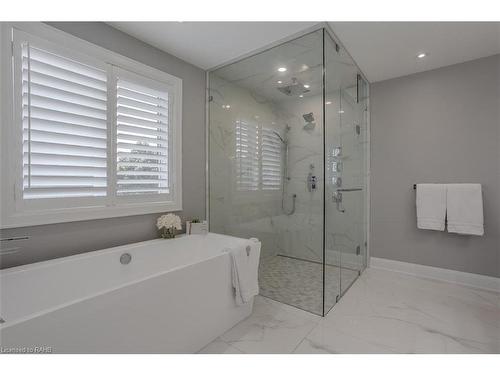 474 Dewitt Road, Stoney Creek, ON - Indoor Photo Showing Bathroom