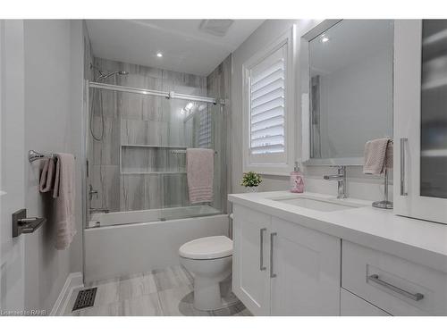 474 Dewitt Road, Stoney Creek, ON - Indoor Photo Showing Bathroom