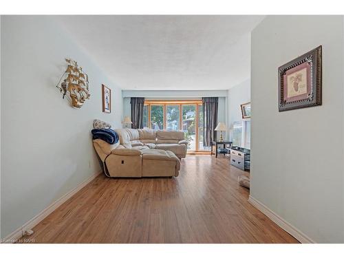 34 Rita Avenue, Hamilton, ON - Indoor Photo Showing Living Room