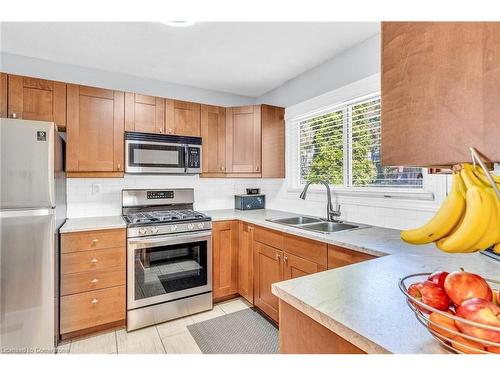 147-2050 Upper Middle Road, Burlington, ON - Indoor Photo Showing Kitchen With Double Sink