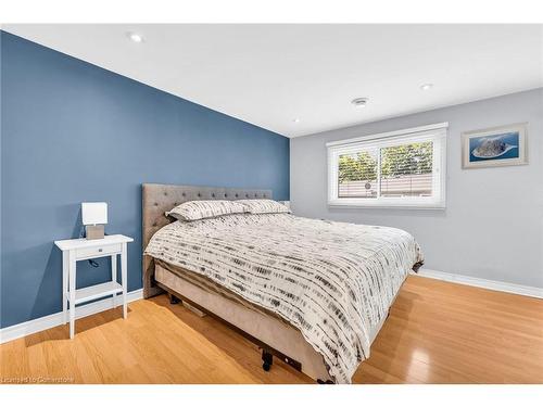 147-2050 Upper Middle Road, Burlington, ON - Indoor Photo Showing Bedroom