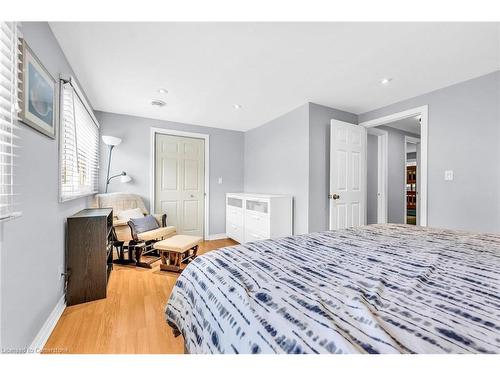 147-2050 Upper Middle Road, Burlington, ON - Indoor Photo Showing Bedroom