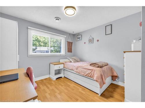 147-2050 Upper Middle Road, Burlington, ON - Indoor Photo Showing Bedroom