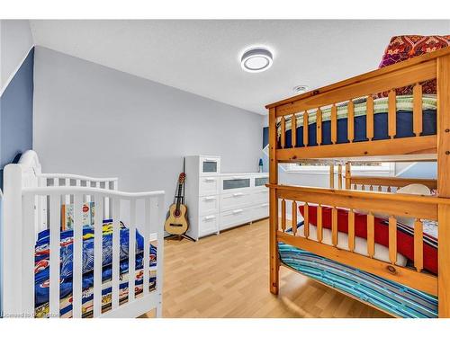 147-2050 Upper Middle Road, Burlington, ON - Indoor Photo Showing Bedroom