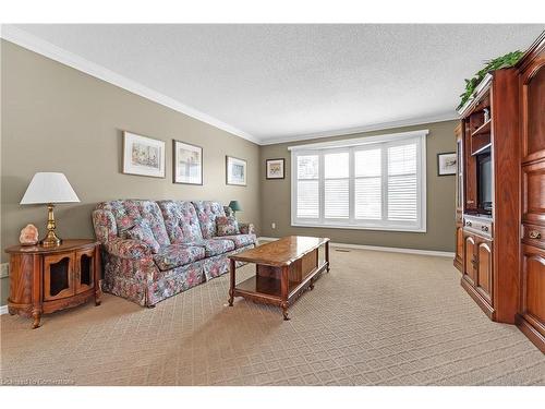 12-20 Courtland Drive, Brantford, ON - Indoor Photo Showing Living Room