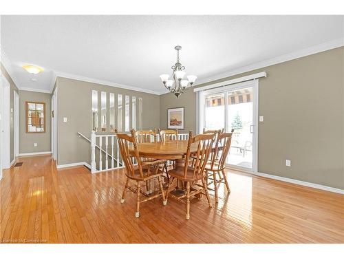 12-20 Courtland Drive, Brantford, ON - Indoor Photo Showing Dining Room