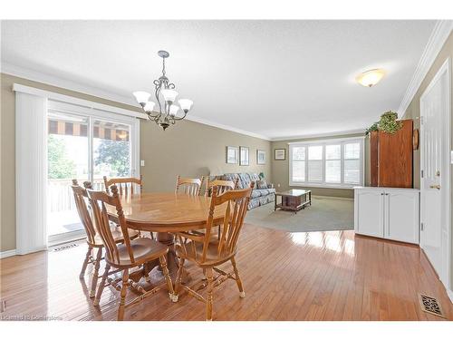 12-20 Courtland Drive, Brantford, ON - Indoor Photo Showing Dining Room