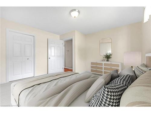 12-20 Courtland Drive, Brantford, ON - Indoor Photo Showing Bedroom