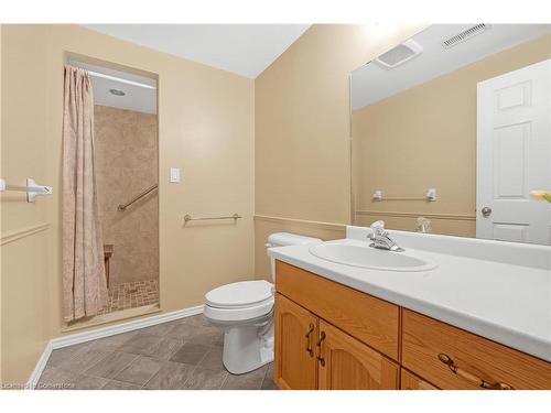 12-20 Courtland Drive, Brantford, ON - Indoor Photo Showing Bathroom