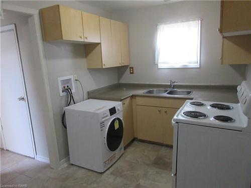 1-205 Kenilworth Avenue N, Hamilton, ON - Indoor Photo Showing Laundry Room