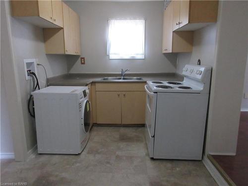 1-205 Kenilworth Avenue N, Hamilton, ON - Indoor Photo Showing Laundry Room