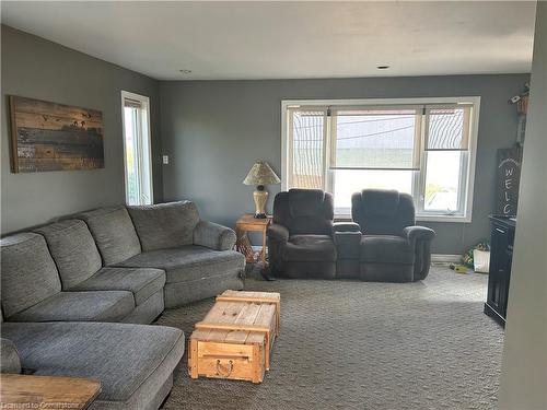 1407 Lakeshore Road, Selkirk, ON - Indoor Photo Showing Living Room