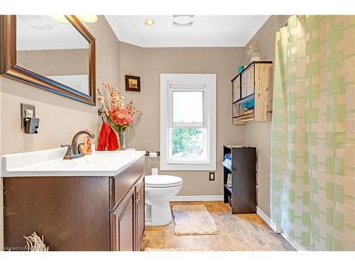 107 Maple Avenue, Welland, ON - Indoor Photo Showing Bathroom