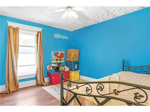 107 Maple Avenue, Welland, ON - Indoor Photo Showing Bedroom