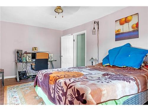 107 Maple Avenue, Welland, ON - Indoor Photo Showing Bedroom