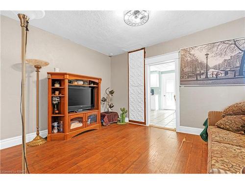 107 Maple Avenue, Welland, ON - Indoor