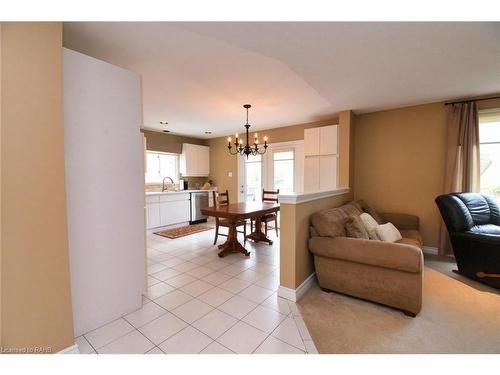 43 Glenayr Street, Hamilton, ON - Indoor Photo Showing Living Room