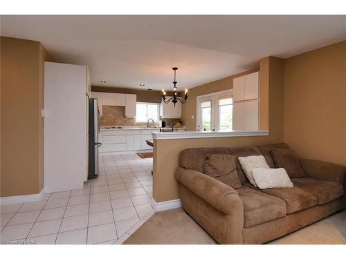 43 Glenayr Street, Hamilton, ON - Indoor Photo Showing Living Room