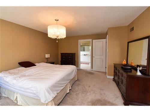 43 Glenayr Street, Hamilton, ON - Indoor Photo Showing Bedroom