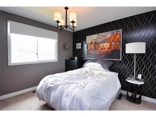 43 Glenayr Street, Hamilton, ON - Indoor Photo Showing Bedroom