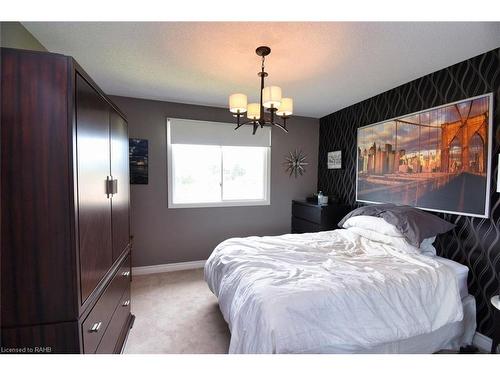 43 Glenayr Street, Hamilton, ON - Indoor Photo Showing Bedroom