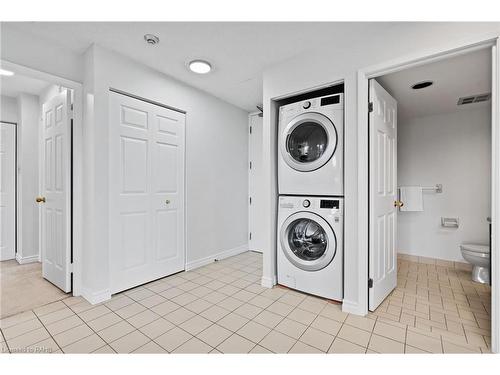 Ph6-2210 Lakeshore Road, Burlington, ON - Indoor Photo Showing Laundry Room