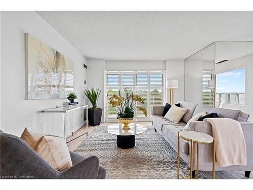 Ph6-2210 Lakeshore Road, Burlington, ON - Indoor Photo Showing Living Room