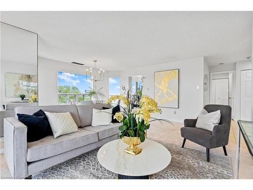 Ph6-2210 Lakeshore Road, Burlington, ON - Indoor Photo Showing Living Room