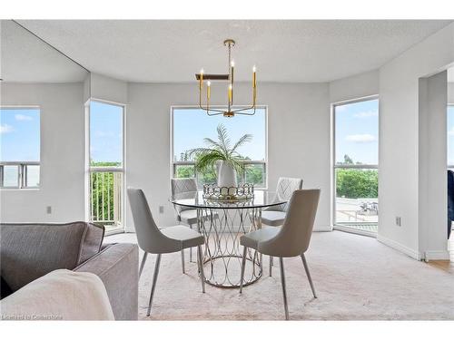 Ph6-2210 Lakeshore Road, Burlington, ON - Indoor Photo Showing Dining Room