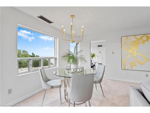 Ph6-2210 Lakeshore Road, Burlington, ON - Indoor Photo Showing Dining Room