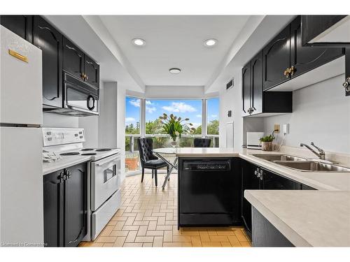 Ph6-2210 Lakeshore Road, Burlington, ON - Indoor Photo Showing Kitchen With Double Sink