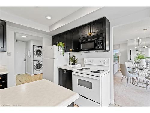 Ph6-2210 Lakeshore Road, Burlington, ON - Indoor Photo Showing Kitchen