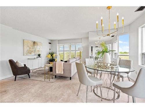 Ph6-2210 Lakeshore Road, Burlington, ON - Indoor Photo Showing Dining Room