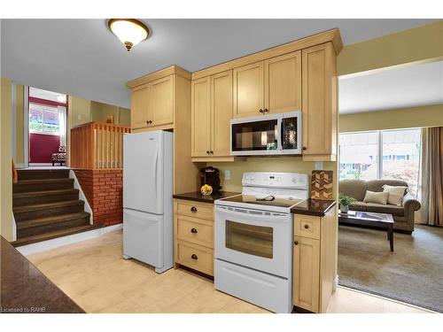 48 Emily Street, Grimsby, ON - Indoor Photo Showing Kitchen