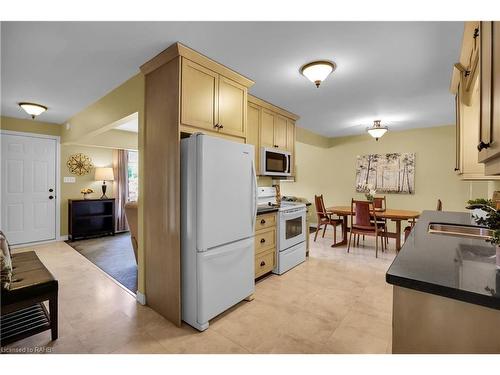 48 Emily Street, Grimsby, ON - Indoor Photo Showing Kitchen