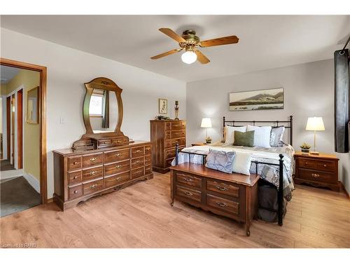 48 Emily Street, Grimsby, ON - Indoor Photo Showing Bedroom