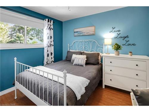 48 Emily Street, Grimsby, ON - Indoor Photo Showing Bedroom