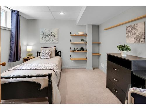 48 Emily Street, Grimsby, ON - Indoor Photo Showing Bedroom