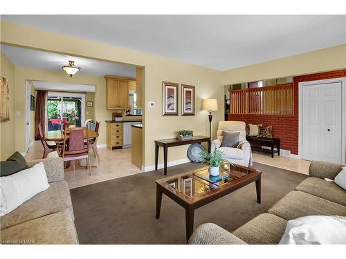 48 Emily Street, Grimsby, ON - Indoor Photo Showing Living Room