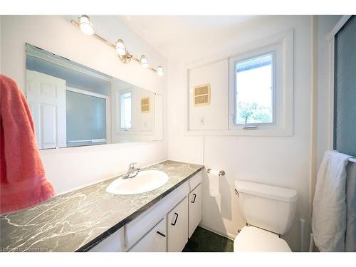 19 Fassett Avenue, Hamilton, ON - Indoor Photo Showing Bathroom