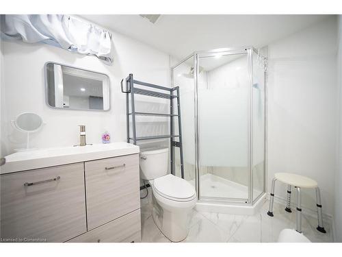 19 Fassett Avenue, Hamilton, ON - Indoor Photo Showing Bathroom