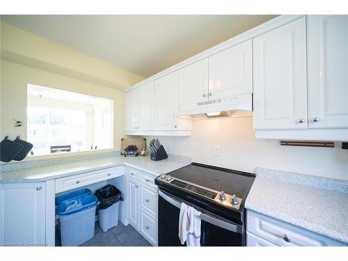 19 Fassett Avenue, Hamilton, ON - Indoor Photo Showing Kitchen