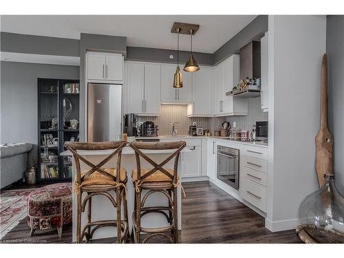 1404-2081 Fairview Street, Burlington, ON - Indoor Photo Showing Kitchen